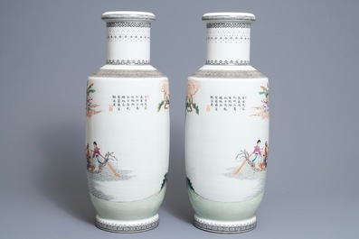 Een paar fijne Chinese famille rose rouleau vazen, Qianlong merk, Republiek, 20e eeuw