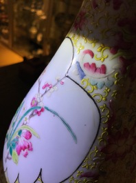 A Chinese famille rose double gourd vase with floral design, 19th C.