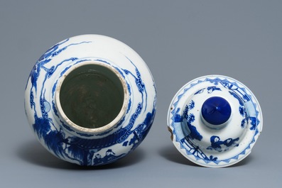 Un vase couvert en porcelaine de Chine bleu et blanc, 19&egrave;me
