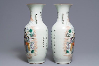 A pair of Chinese famille rose vases with musicians, 19/20th C.