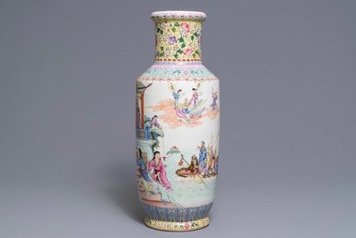 Een fijne Chinese famille rose rouleau vaas, Qianlong merk, Republiek, 20e eeuw