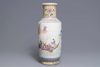 Een fijne Chinese famille rose rouleau vaas, Qianlong merk, Republiek, 20e eeuw