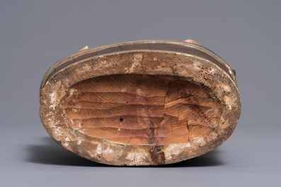 Een polychrome houten groep 'De kinderen van Sint-Nikolaas', 18e eeuw