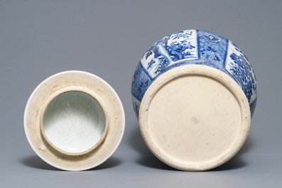 Un grand vase couvert en porcelaine de Chine bleu et blanc, Kangxi