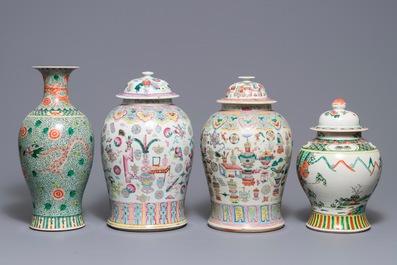 Quatre vases en porcelaine de Chine famille rose et verte, 19&egrave;me