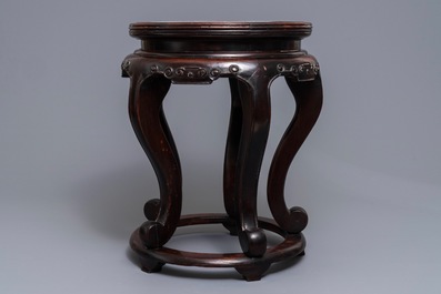A Chinese famille rose plaque-topped wooden stand, 19/20th C.