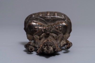 Une figure d'Avalokitesvara aux quatre bras en bronze dor&eacute;, Sino-Tibet, 18&egrave;me
