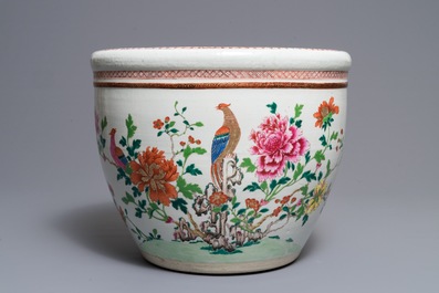 Un aquarium en porcelaine de Chine famille rose, Qianlong