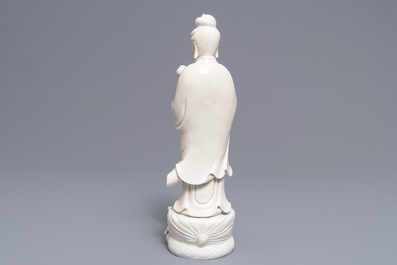 Un mod&egrave;le de Guanyin &agrave; l'enfant en porcelaine blanc de Chine, 19&egrave;me