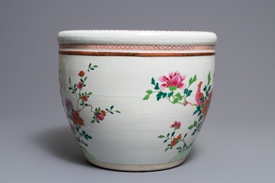 Un aquarium en porcelaine de Chine famille rose, Qianlong