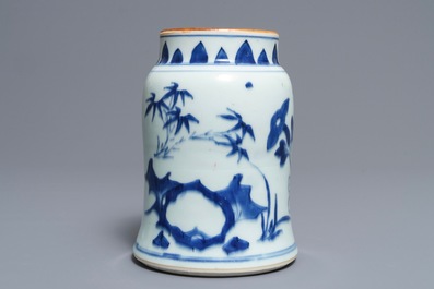 Een Chinese blauwwitte vaas met floraal decor, Transitie periode