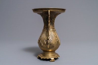 A Chinese silver-inlaid bronze vase, 18/19th C.