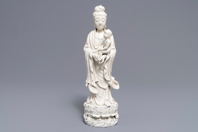 Un mod&egrave;le de Guanyin &agrave; l'enfant en porcelaine blanc de Chine, 19&egrave;me