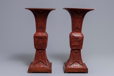 Une paire de grands vases de type 'gu' en laque de Chine, 18/19&egrave;me