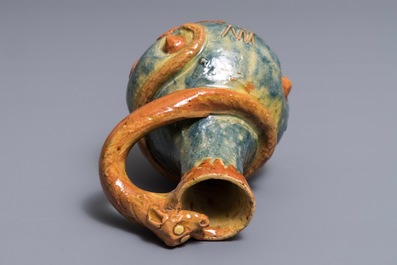 Een Vlaams aardewerken Art Nouveau vaas met een draak, Leo Maes Vereenoghe, Torhout, 1891-1909