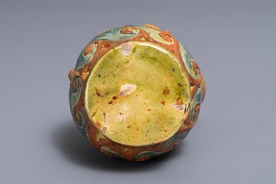 Een Vlaams aardewerken Art Nouveau vaas met een draak, Leo Maes Vereenoghe, Torhout, 1891-1909