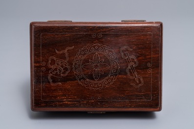 Various Chinese jade, coral and silver bangles, necklaces and rings in a silver-inlaid wooden box, 19/20th C.