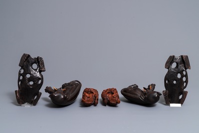 Deux paires de mod&egrave;les d'&eacute;l&eacute;phants et de lions bouddhistes en bois sculpt&eacute;, Chine, R&eacute;publique, 20&egrave;me