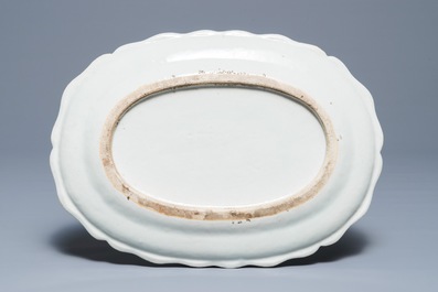 Drie grote ovale Chinese famille rose schotels, Qianlong