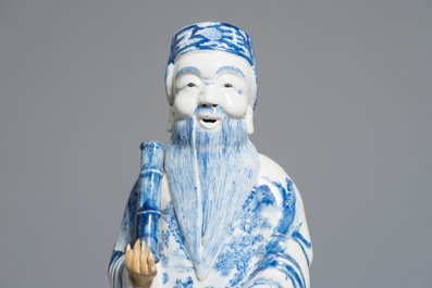 Une paire de figures en porcelaine de Chine bleu et blanc pour le Vietnam, 19&egrave;me