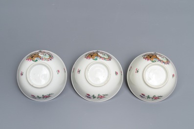Drie Chinese famille rose koppen en schotels en een papbord voor de Nederlandse mark met wapen Velingius-Visch, Qianlong