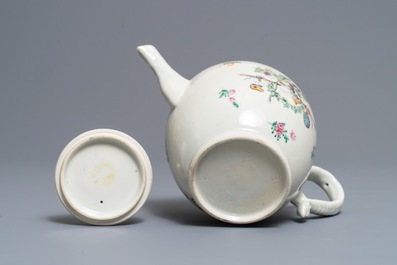 Une th&eacute;i&egrave;re armori&eacute;e en porcelaine de Chine famille rose, blasons de van Visvliet-Sluijmer, Qianlong