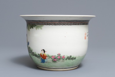 A Chinese famille rose dish and a jardini&egrave;re on stand, Republic, 20th C.