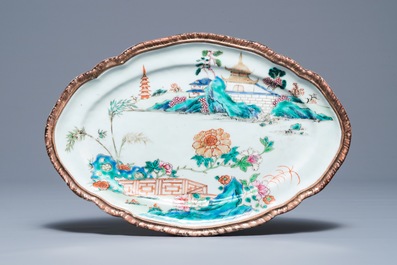 Drie grote ovale Chinese famille rose schotels, Qianlong