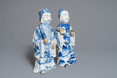 Une paire de figures en porcelaine de Chine bleu et blanc pour le Vietnam, 19&egrave;me