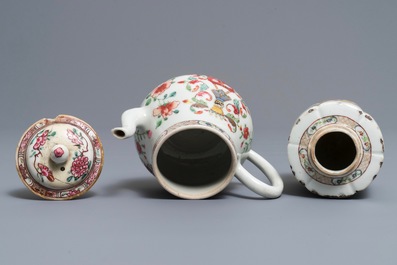 Une th&eacute;i&egrave;re, une bo&icirc;te &agrave; th&eacute; et un pattipan en porcelain de Chine &agrave; d&eacute;cor armori&eacute;, Qianlong