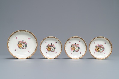 Drie Chinese famille rose koppen en schotels en een papbord voor de Nederlandse mark met wapen Velingius-Visch, Qianlong