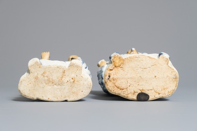 Une paire de figures en porcelaine de Chine bleu et blanc pour le Vietnam, 19&egrave;me