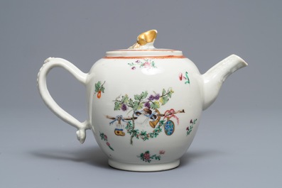 Une th&eacute;i&egrave;re armori&eacute;e en porcelaine de Chine famille rose, blasons de van Visvliet-Sluijmer, Qianlong