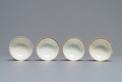 Vier Chinese famille rose koppen en schotels met decor van het 'Afscheid van de zeeman', Qianlong