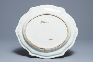 Twee Chinese ovale famille rose schotels in Hoechst-stijl, Qianlong