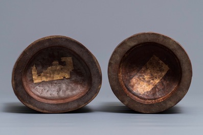 Deux pots &agrave; pinceaux en bambou sculpt&eacute;, Chine, 18/19&egrave;me