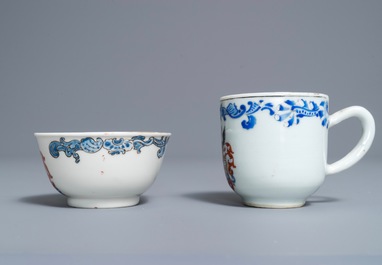 Deux tasses et une soucoupe armori&eacute;es en porcelaine de Chine, Yongzheng