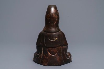 Une figure de Guanyin en bronze aux traces de laque et dorure, Chine, 18&egrave;me