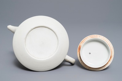 Une th&eacute;i&egrave;re couverte en biscuit &eacute;maill&eacute; de style qianjiang cai, Chine, dat&eacute;e 1894