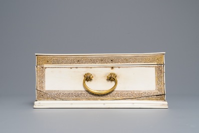 Une bo&icirc;te siculo-arabe de forme rectangulaire en ivoire, Sicile, 13/14&egrave;me