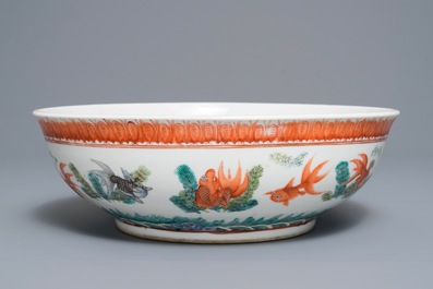 Un bol en porcelaine de Chine rose-verte, marque de Kangxi, 19&egrave;me