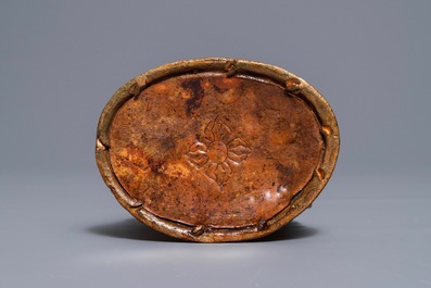 Een Tibetaanse ingelegde verguld bronzen figuur van Tara, 19/20e eeuw