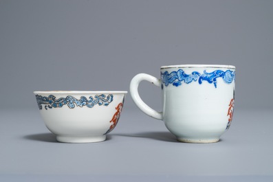 Deux tasses et une soucoupe armori&eacute;es en porcelaine de Chine, Yongzheng