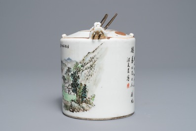 Een Chinese qianjiang cai theepot met deksel, gesign. Wang Youtang, 19/20e eeuw