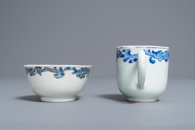 Deux tasses et une soucoupe armori&eacute;es en porcelaine de Chine, Yongzheng
