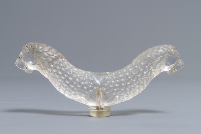 Une poign&eacute;e en cristal de roche sculpt&eacute; de style moghol, Inde, 19/20&egrave;me