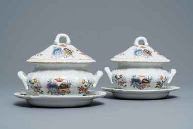 Une paire de terrines en porcelaine de Chine famille rose pour le march&eacute; hollandais, blasons de Nauta Beuckens et Swalue, Qianlong