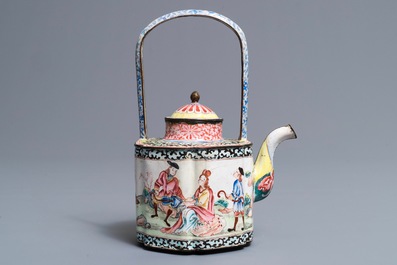 Une th&eacute;i&egrave;re couverte en &eacute;maux de Canton &agrave; d&eacute;cor europ&eacute;en, Chine, Qianlong