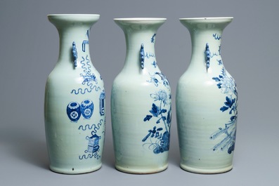Drie Chinese vazen met blauwwit decor en celadon fondkleur, 19e eeuw
