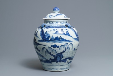 Un grand vase couvert en porcelaine de Chine bleu et blanc, Wanli